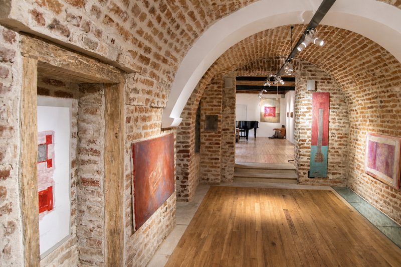 Installation view, Receptacle and Container, Casa Artelor, 2008